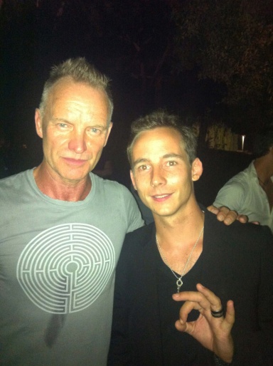 avec le chanteur et musicien britannique Sting