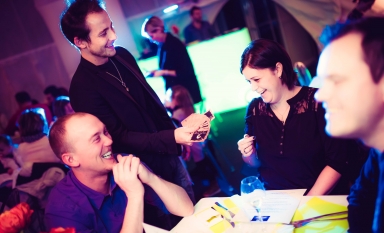 une magie idéale de groupe en groupe, participative, interactive et convivial un spectacle magique avec eric borner 